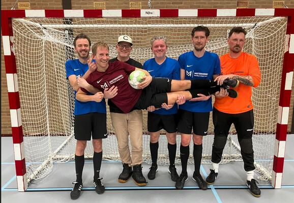 CLOSE UP met Koen Aartman: 'Haaien, sterke verhalen en bitterballen'